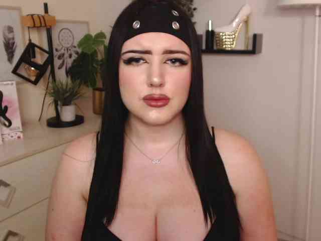 Miabrunette22 webcam