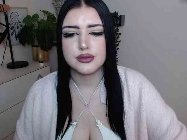 Miabrunette22 webcam