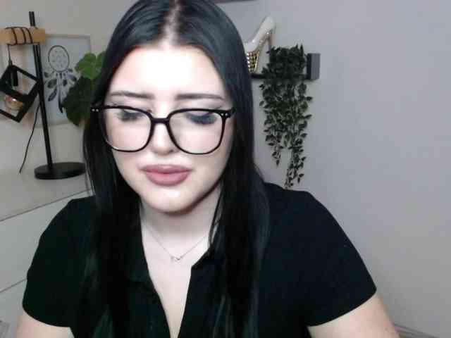 Miabrunette22 webcam