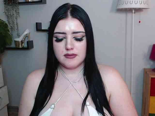 Miabrunette22 webcam