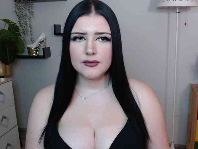 Miabrunette22 webcam