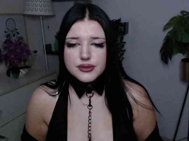Miabrunette22 webcam