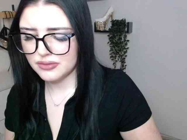 Miabrunette22 webcam