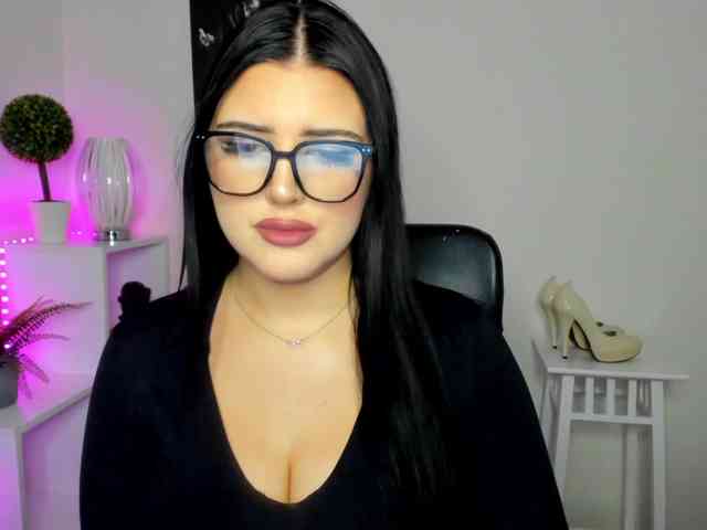 Miabrunette22 webcam