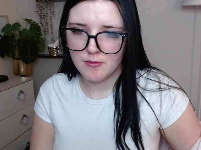 Miabrunette22 webcam