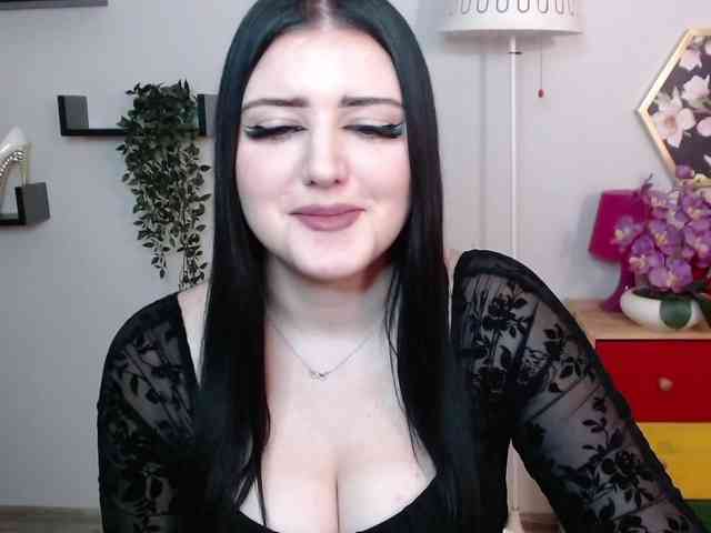 Miabrunette22 webcam