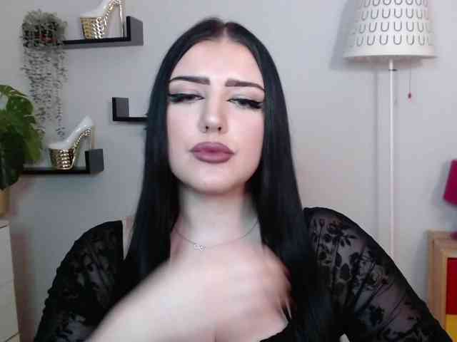 Miabrunette22 webcam