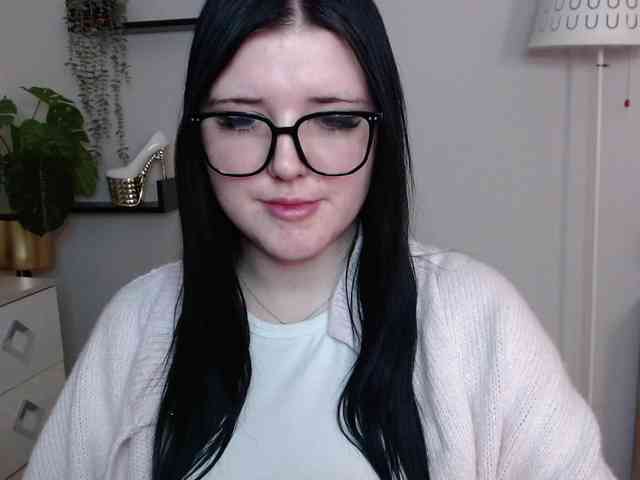 Miabrunette22 webcam