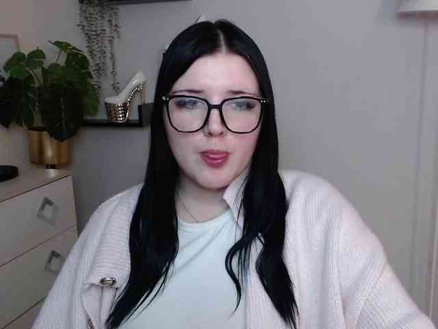 Miabrunette22 webcam