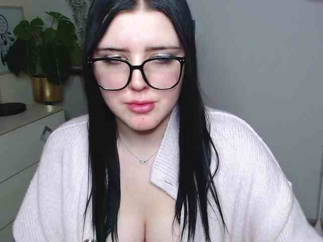 Miabrunette22 webcam