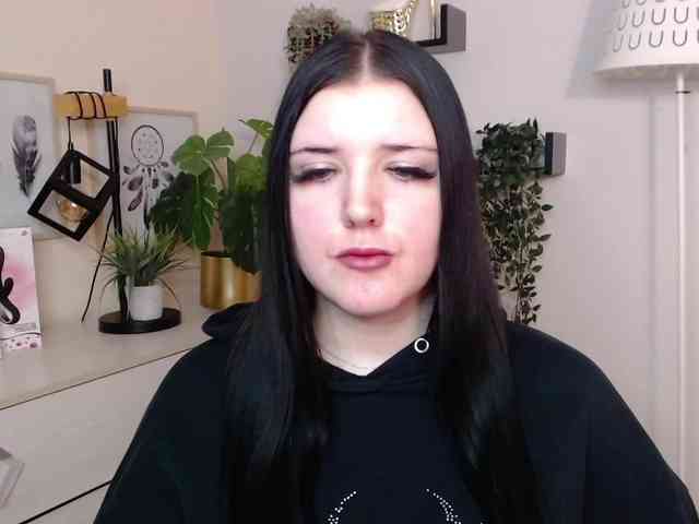 Miabrunette22 webcam