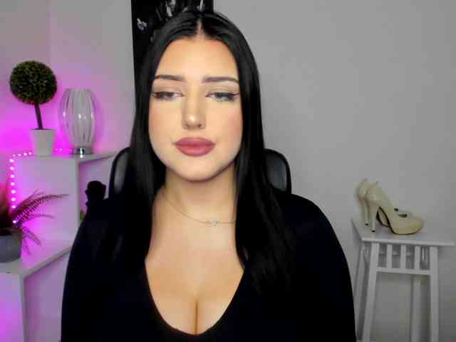 Miabrunette22 webcam