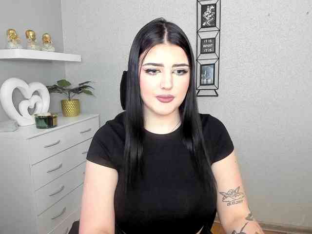 Miabrunette22 webcam