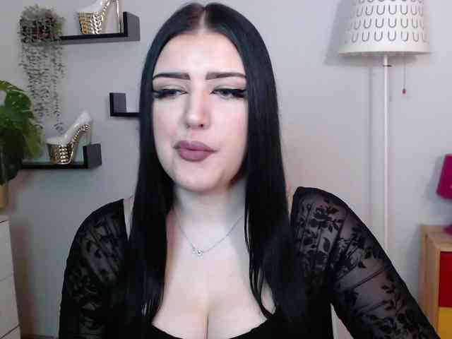 Miabrunette22 webcam