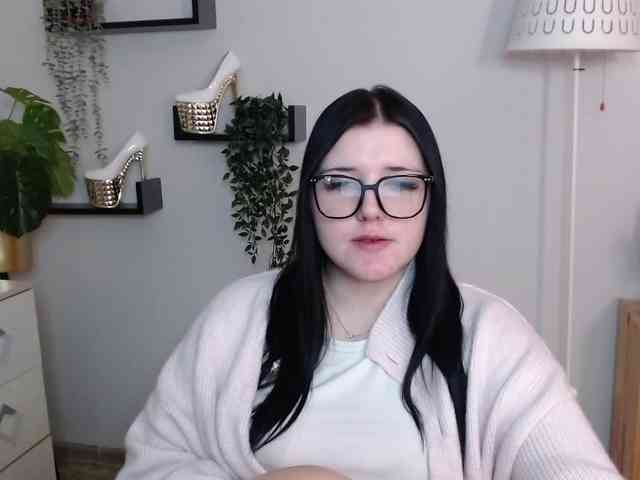 Miabrunette22 webcam