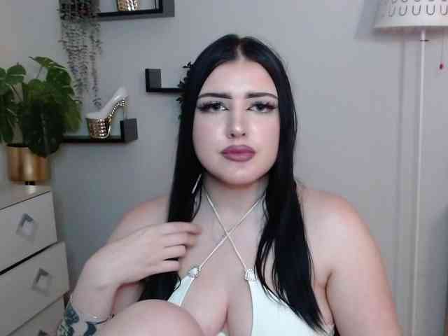Miabrunette22 webcam