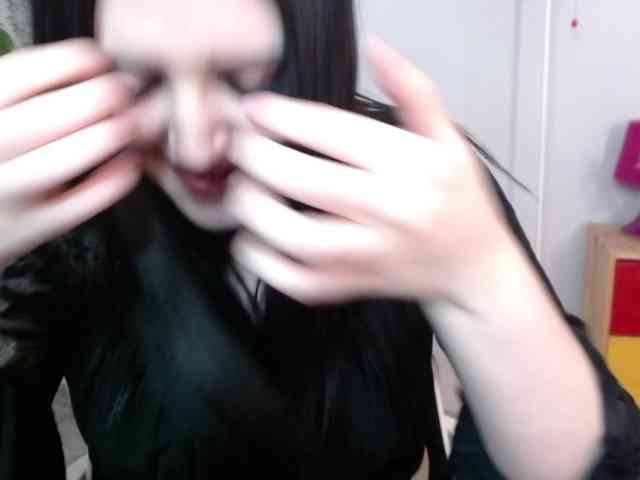 Miabrunette22 webcam