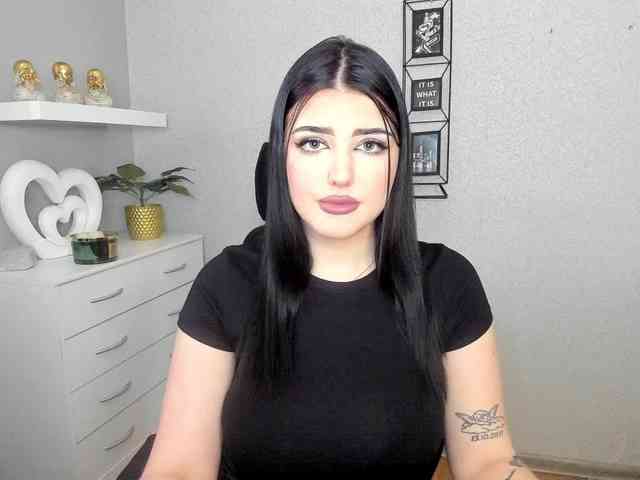 Miabrunette22 webcam
