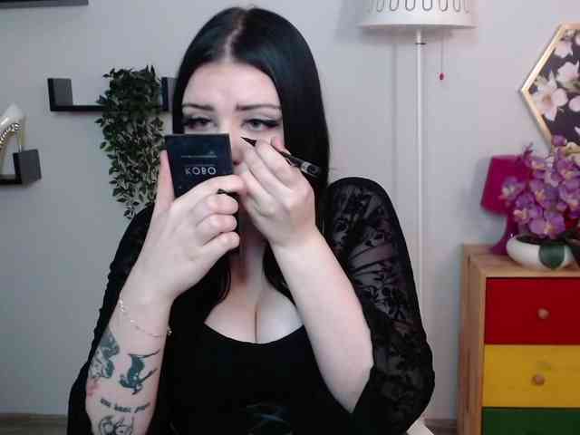 Miabrunette22 webcam