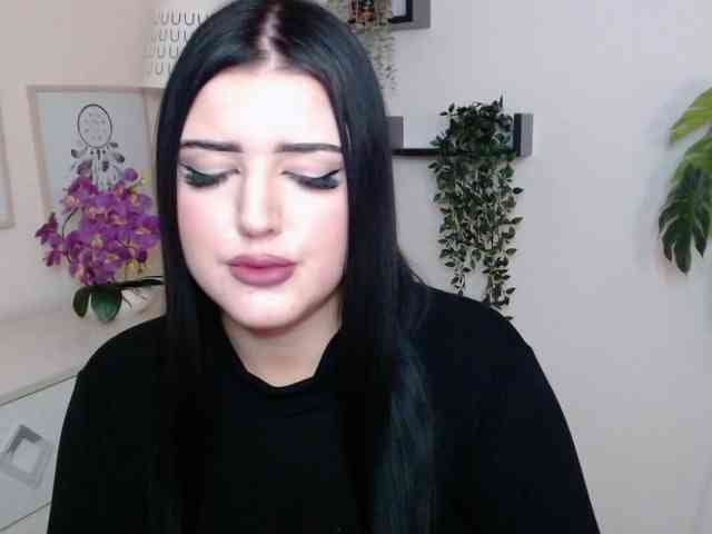 Miabrunette22 webcam