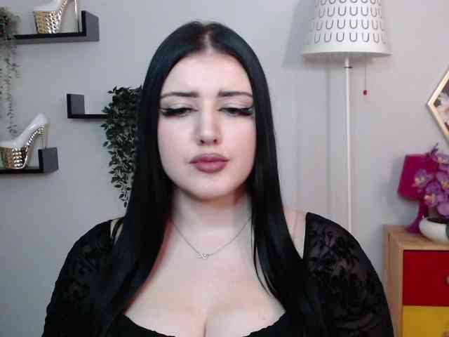 Miabrunette22 webcam