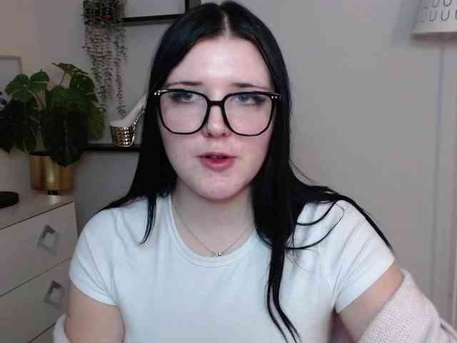 Miabrunette22 webcam
