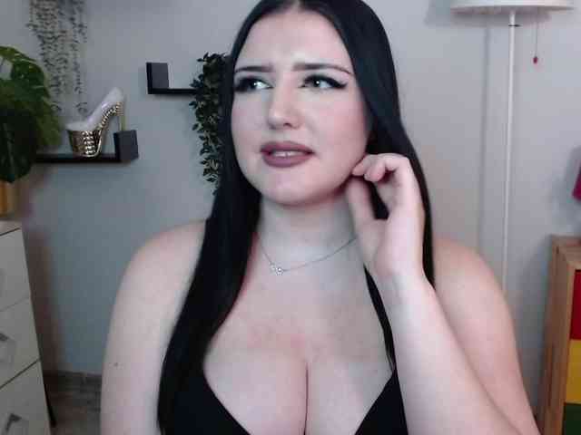 Miabrunette22 webcam