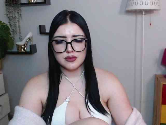 Miabrunette22 webcam