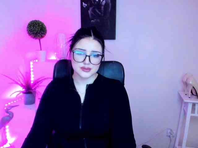 Miabrunette22 webcam