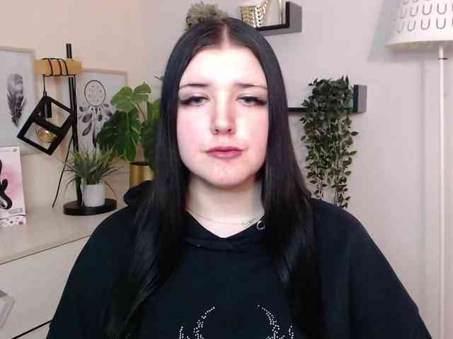 Miabrunette22 webcam