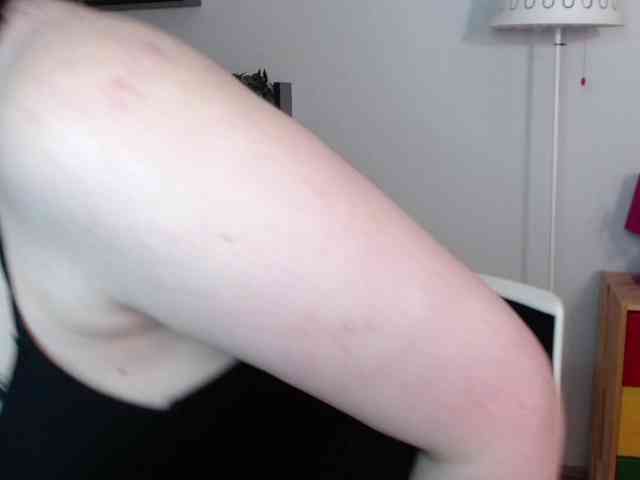 Miabrunette22 webcam