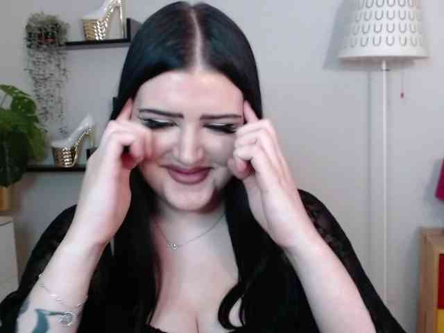 Miabrunette22 webcam