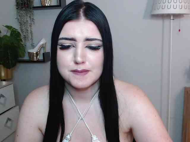 Miabrunette22 webcam