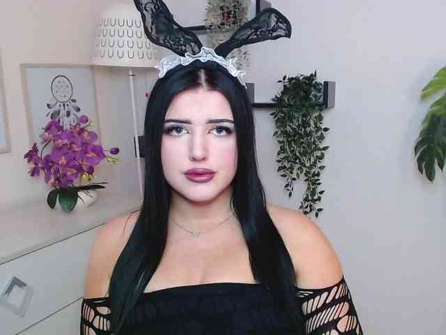 Miabrunette22 webcam
