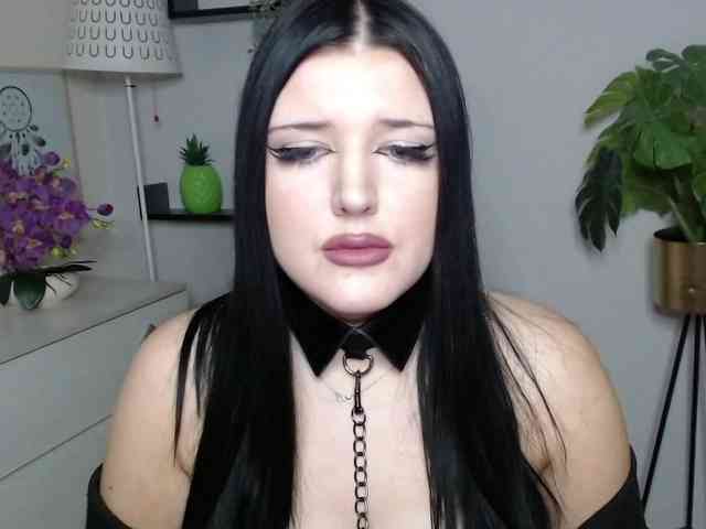 Miabrunette22 webcam