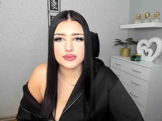 Miabrunette22 webcam