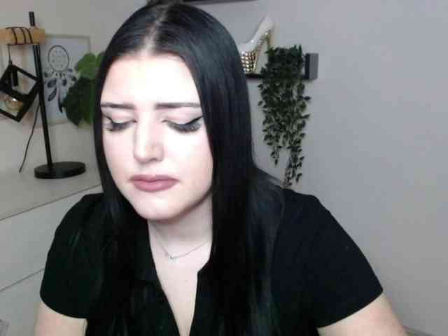 Miabrunette22 webcam