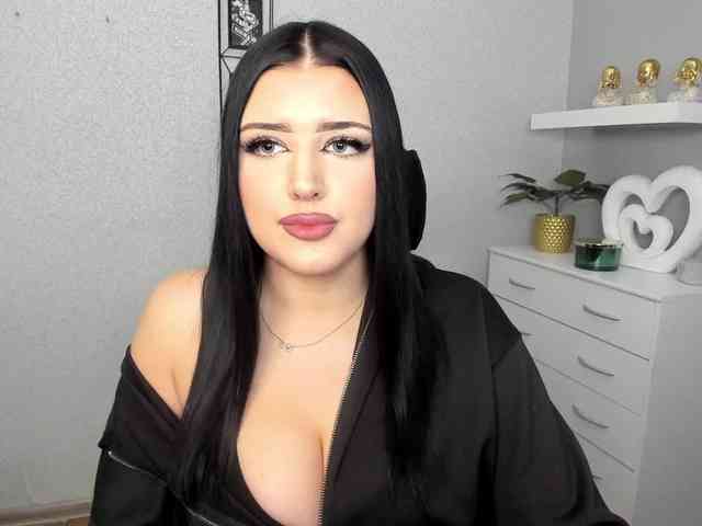 Miabrunette22 webcam