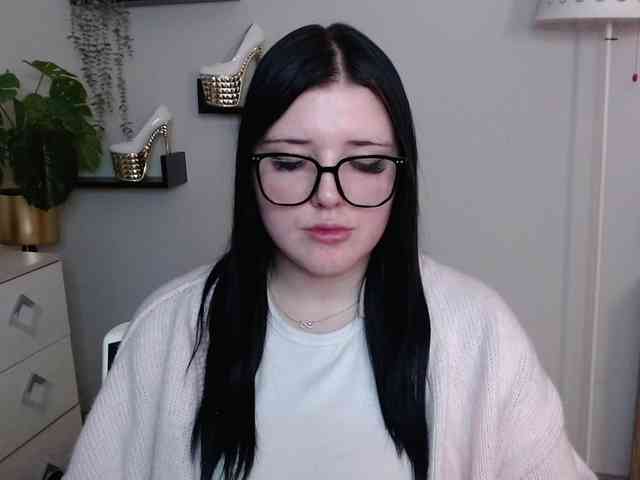 Miabrunette22 webcam