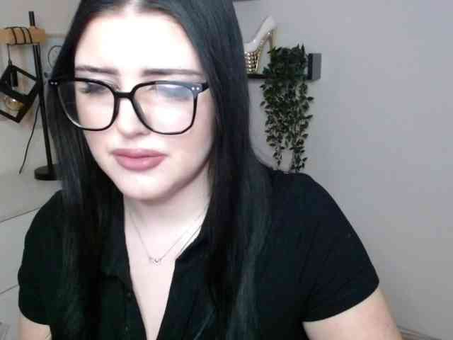 Miabrunette22 webcam