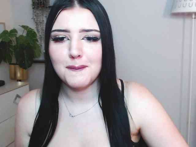 Miabrunette22 webcam