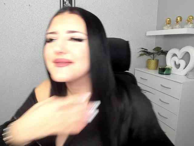 Miabrunette22 webcam