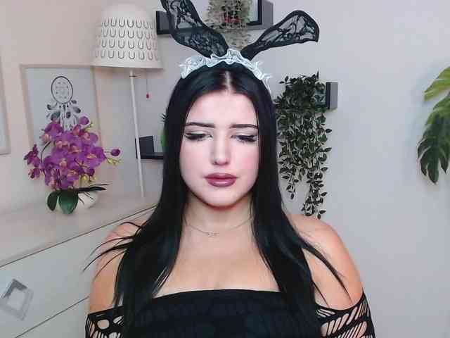 Miabrunette22 webcam