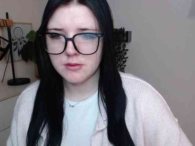 Miabrunette22 webcam