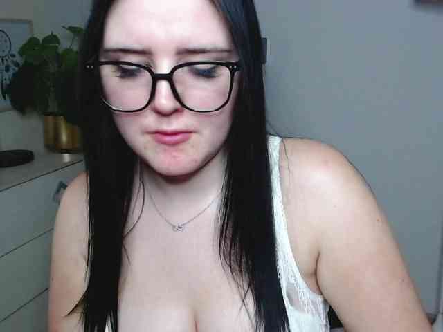 Miabrunette22 webcam