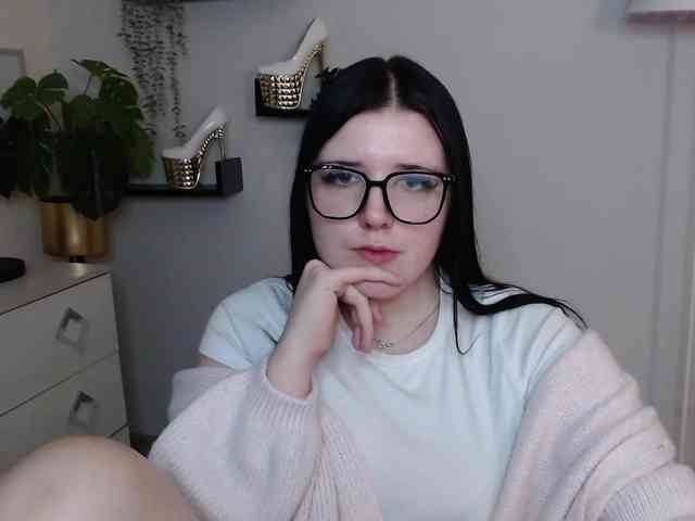 Miabrunette22 webcam