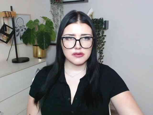 Miabrunette22 webcam