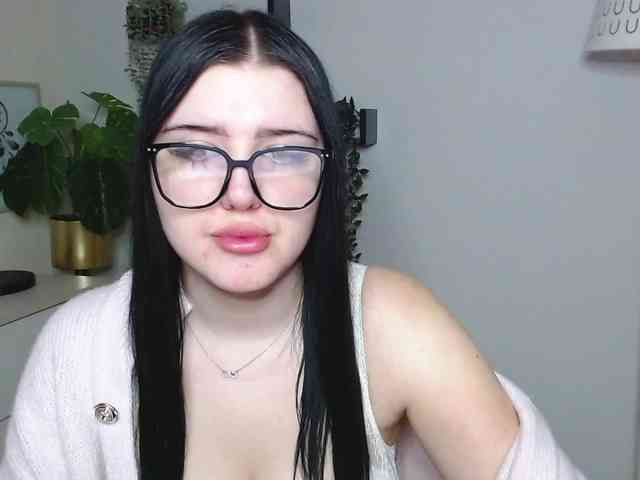 Miabrunette22 webcam