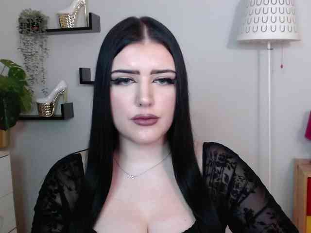 Miabrunette22 webcam