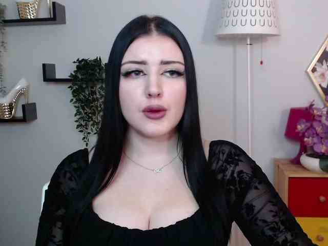 Miabrunette22 webcam